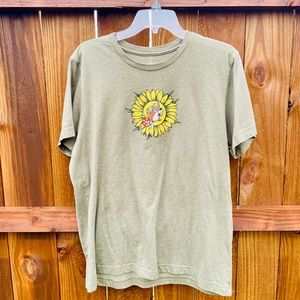 Buc-ee's bee happy shirt.